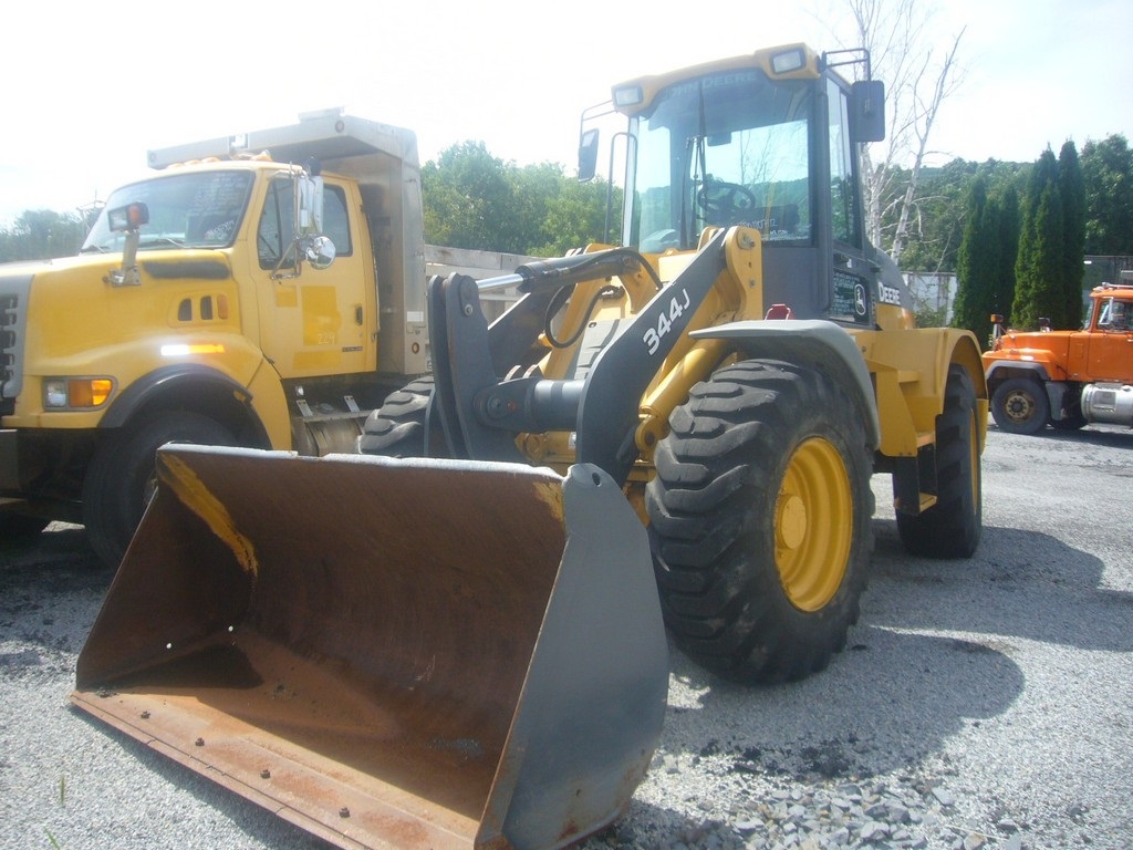 2008 John Deere 344J Tire Loader