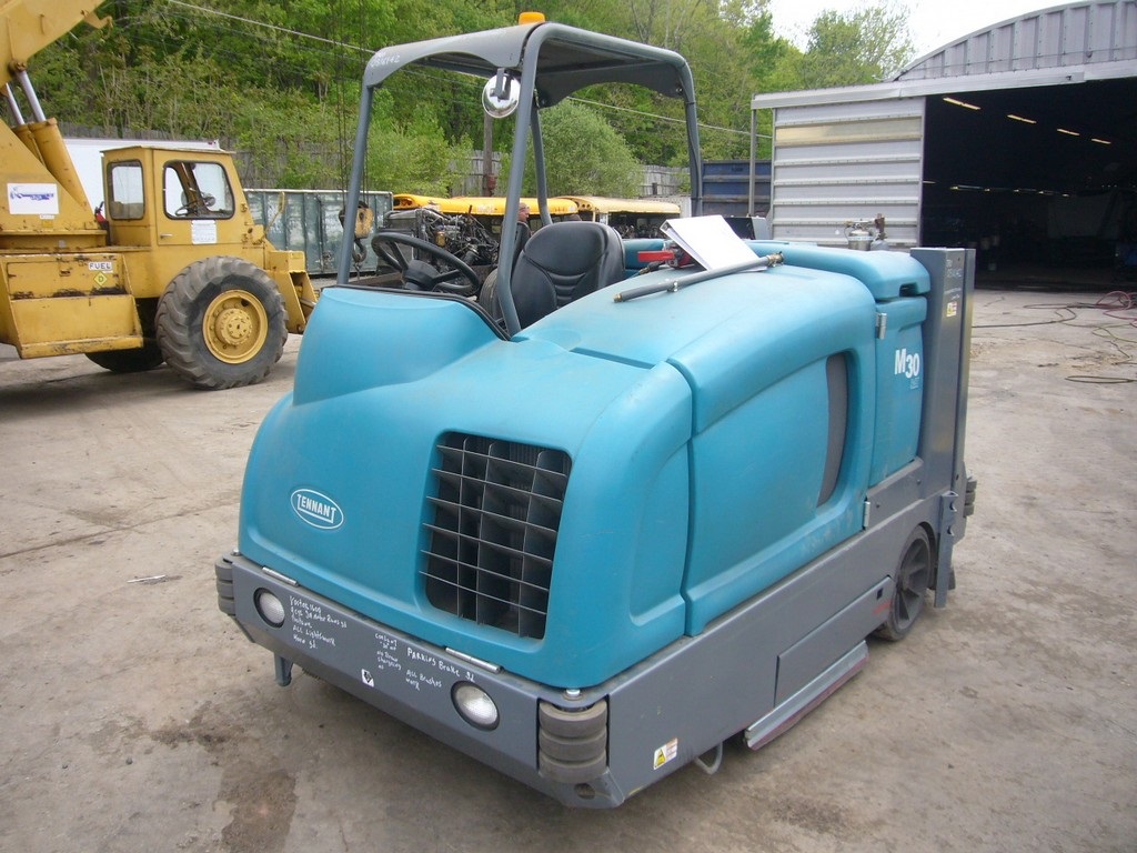 2010 Tennant M30 Sweeper Scrubber