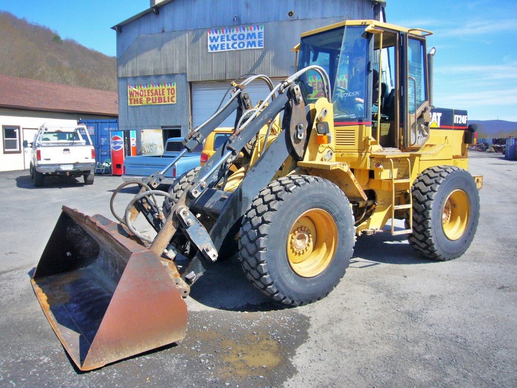 1995 Caterpillar IT24F Tire Loader