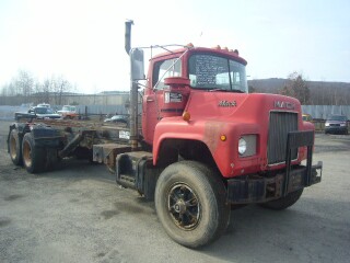 1985 Mack DM686SX Tandem Axle Roll Off Truck for sale by Arthur Trovei ...