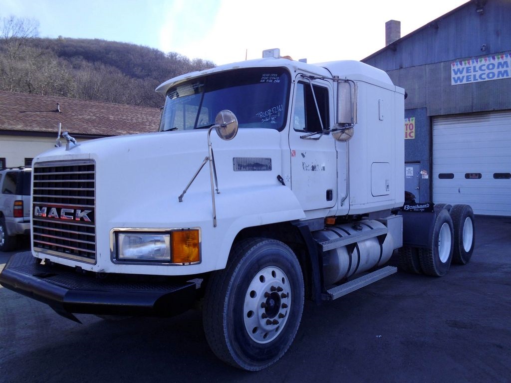 1999 Mack  CH613 Tandem Axle Sleeper  Cab  Tractor for sale 